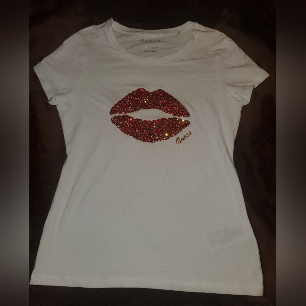 NWOT Guess glitter 💋 tee